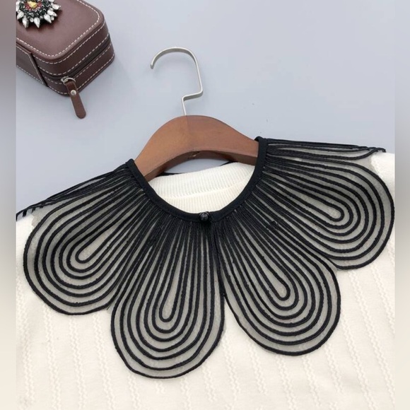 Zara Accessories - ✨ NEW ✨Elegant Sheer Black  Statement Necklace